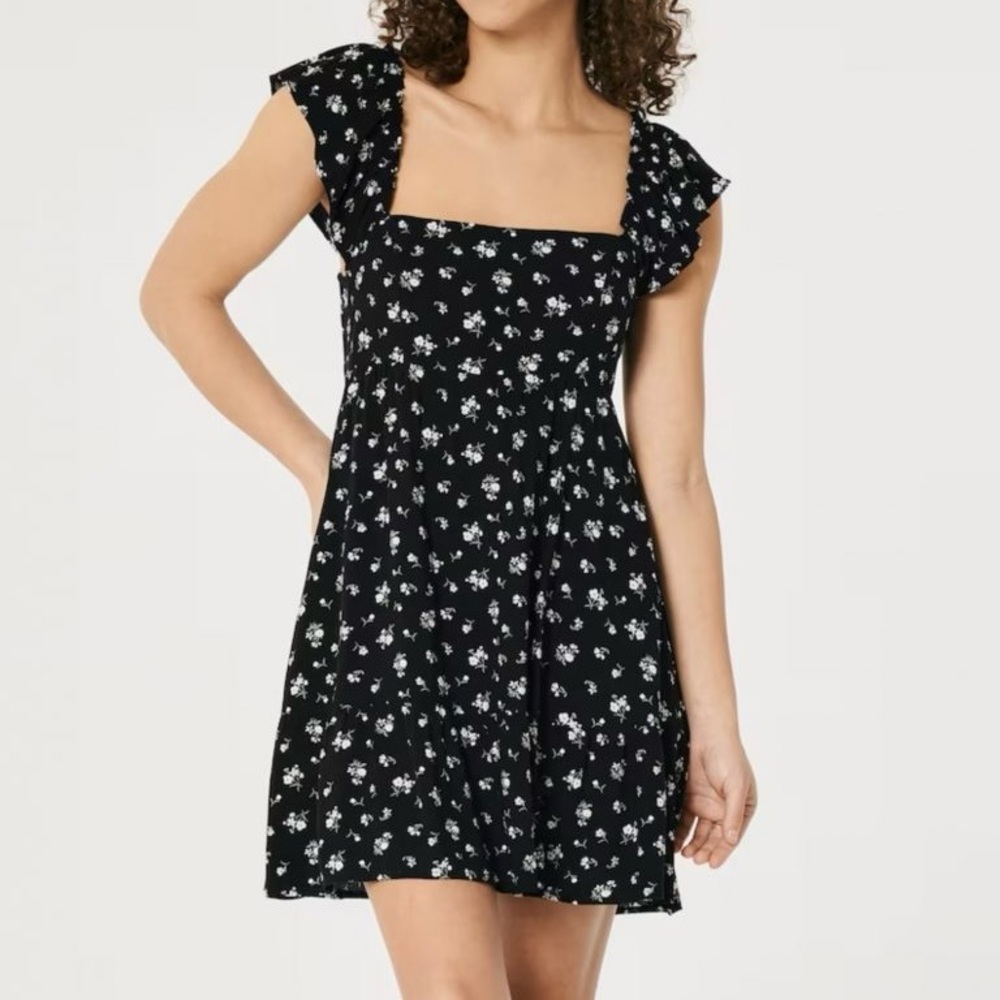 NWT Hollister Black Floral Tie-back Flutter Sleeve Mini Dress - Medium Short